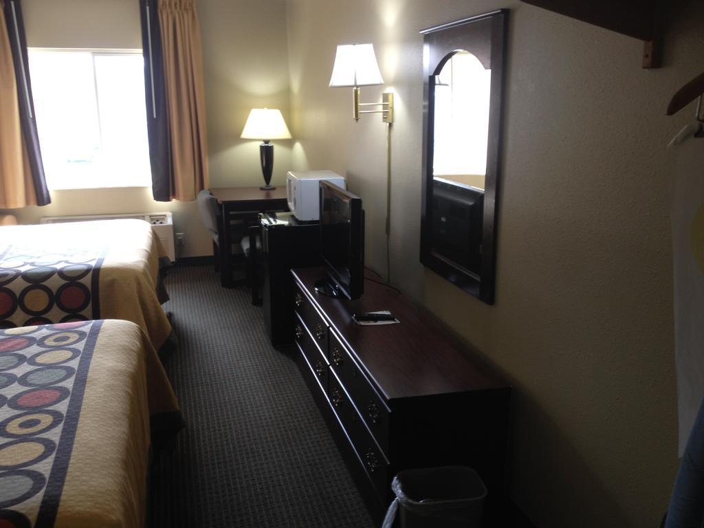 Super 8 By Wyndham Olney Motel Rom bilde