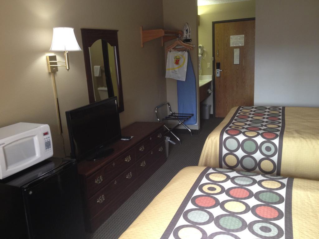 Super 8 By Wyndham Olney Motel Rom bilde